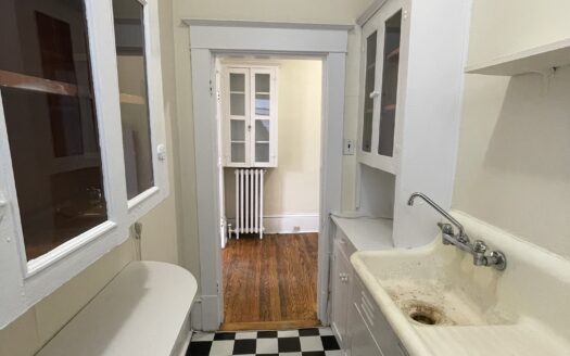 1152 South Park Street | Unit 1 | 1 Bedroom | Near Dalhousie | $1595.00 | Available March 1st