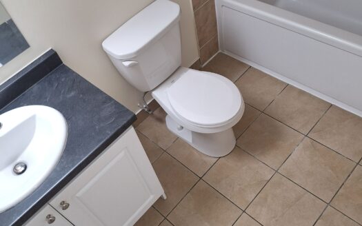 MacIntosh Pointe – Spacious 2-Bedroom at MacIntosh Pointe | Unit 135 | $1,695/Month β Available August 1st, 2026