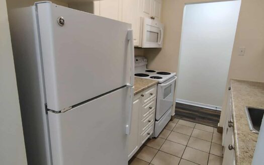 7 Mandaville Court | Beautiful & Spacious 2-Bedroom Apartment | Unit 8 $1,812.95/Month β Available June 15th or July 1st, 2026