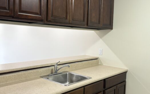 249 Windmill Road | Waterfront 2-Bedroom | Harbourshore Apartments (Unit 416) $1,795/Month – Available December 3rd, 2026