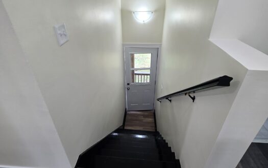 Bright 1-Bedroom Main Level Flat | 11 Shore Avenue (Unit B) $1,795/Month – Available NOW or October 1st, 2026