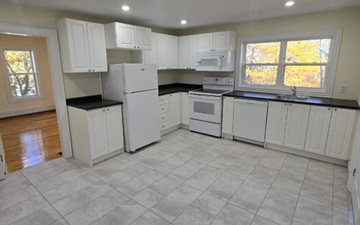 Bright 2-Bedroom Flat | 11 Shore Avenue (Unit A) $1,995/Month – Available NOW or December 1st, 2026