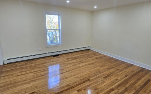 Bright 2-Bedroom Flat | 11 Shore Avenue (Unit A) $1,995/Month – Available NOW or December 1st, 2026