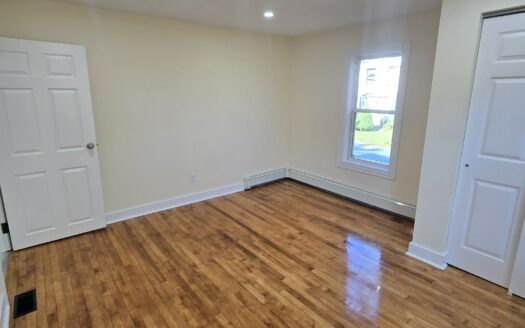 Bright 2-Bedroom Flat | 11 Shore Avenue (Unit A) $1,995/Month – Available NOW or December 1st, 2026