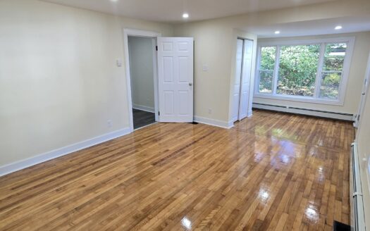 Bright 2-Bedroom Flat | 11 Shore Avenue (Unit A) $1,995/Month – Available NOW or December 1st, 2026