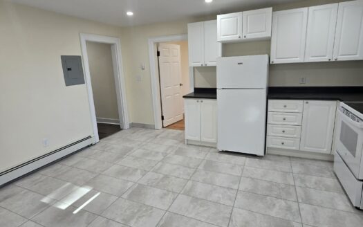 Bright 2-Bedroom Flat | 11 Shore Avenue (Unit A) $1,995/Month – Available NOW or December 1st, 2026
